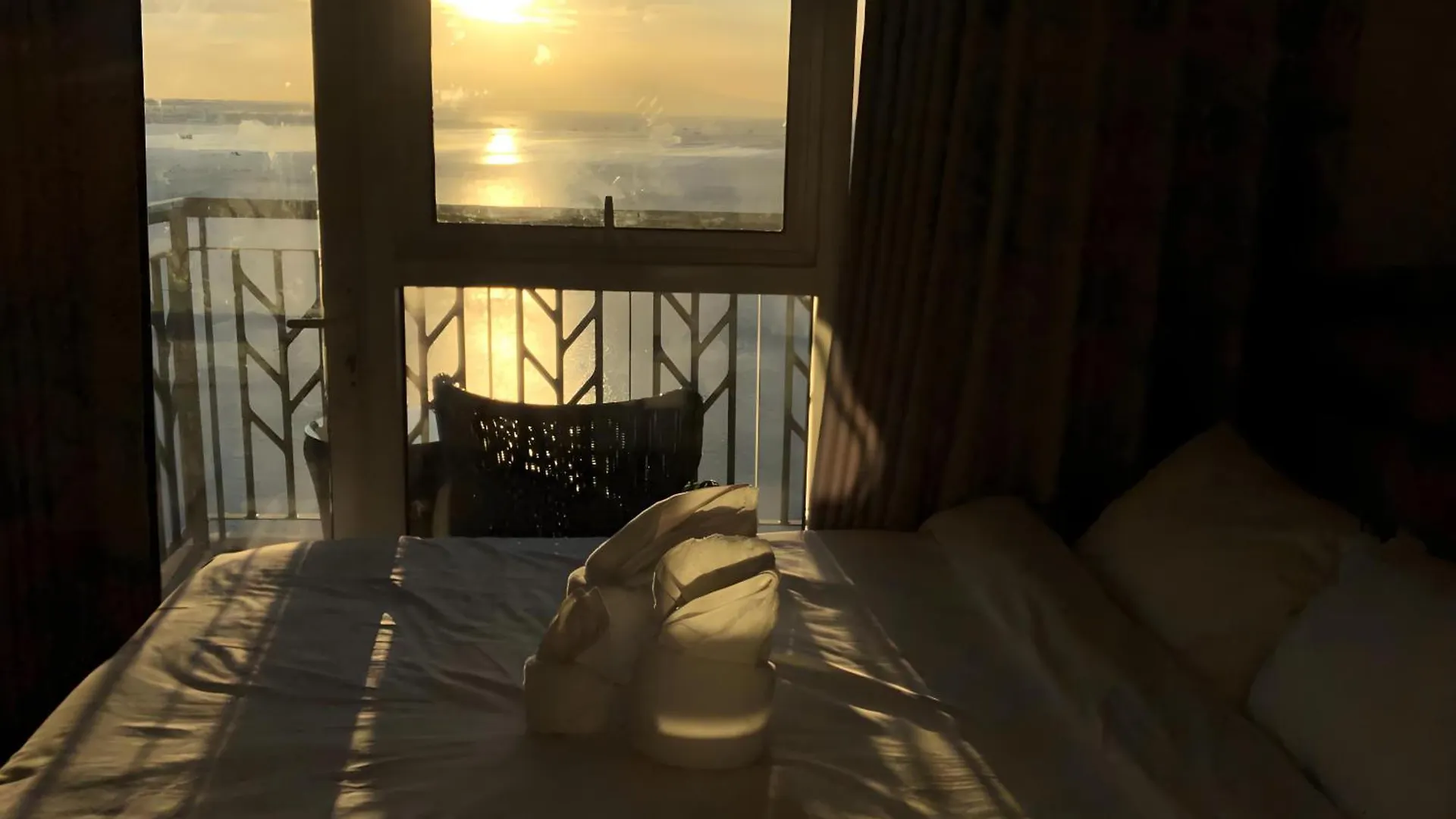 Apartment 175 Sqm Luxurious Modern 3 Bedrooms Facing Manila Bay Sunset, Airports, Okada, Solaire, Moa