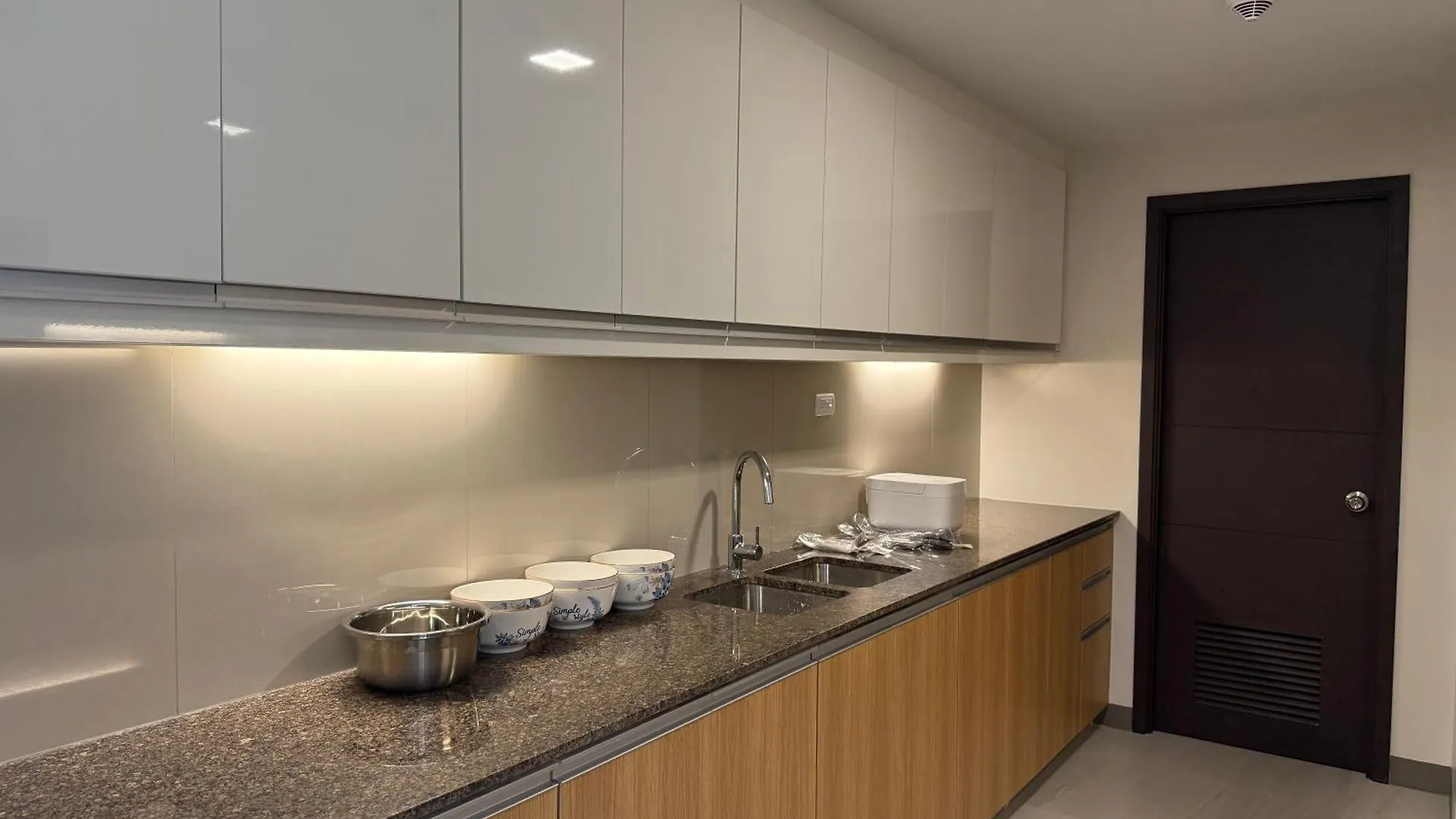 175 Sqm Luxurious Modern 3 Bedrooms Facing Manila Bay Sunset, Airports, Okada, Solaire, Moa