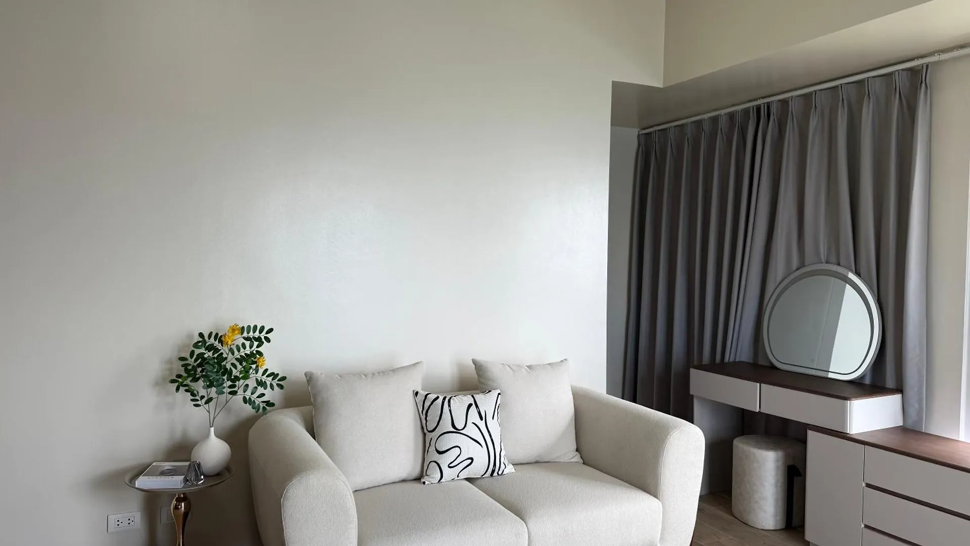 175 Sqm Luxurious Modern 3 Bedrooms Facing Manila Bay Sunset, Airports, Okada, Solaire, Moa