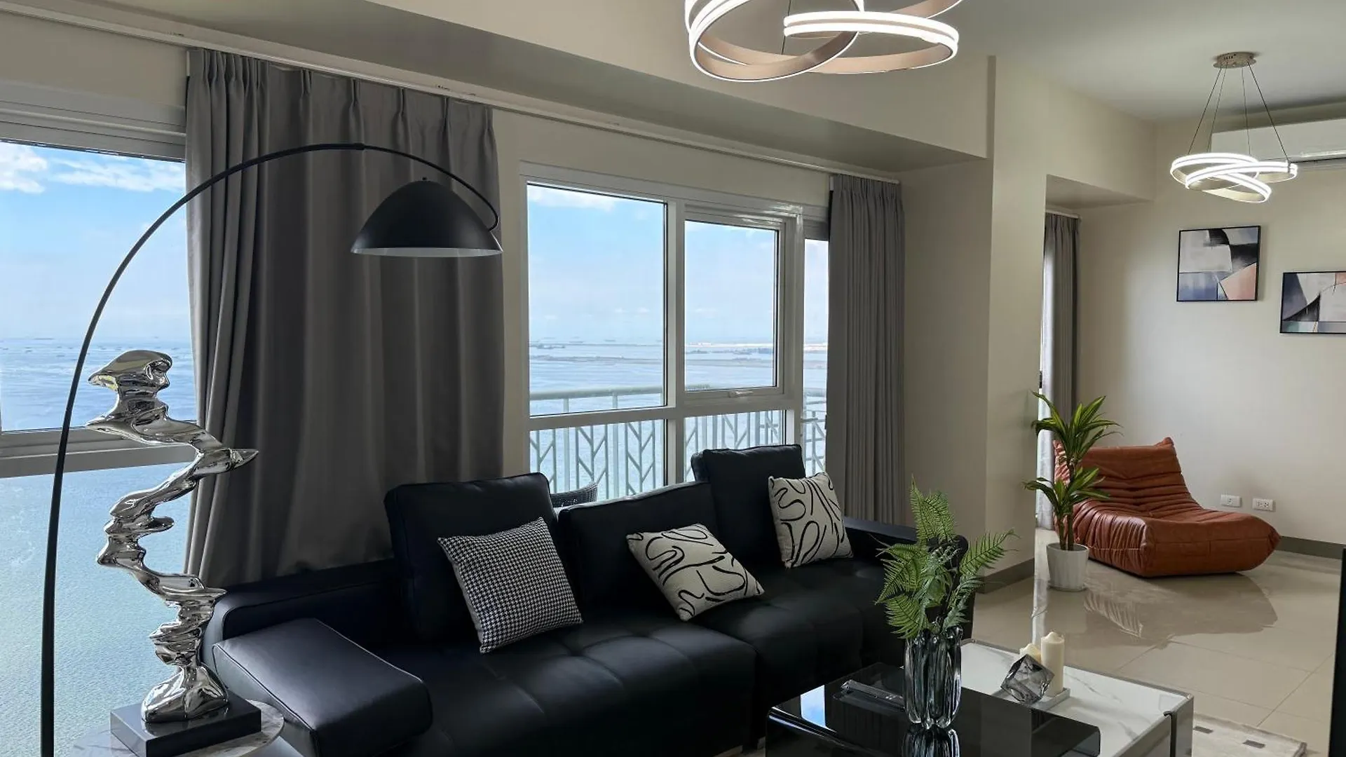 175 Sqm Luxurious Modern 3 Bedrooms Facing Manila Bay Sunset, Airports, Okada, Solaire, Moa